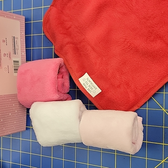 The Vintage Using Only Water Makeup Remover Cloth Clean & Exfoliate Double Layer - Picture 2 of 6